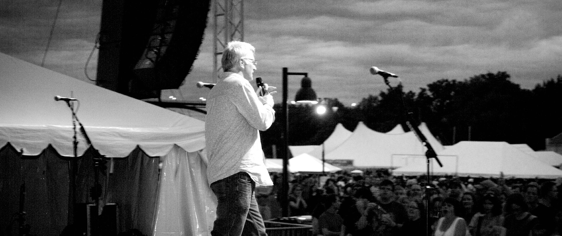 Testimonicalbannercrowd Emcee (1)